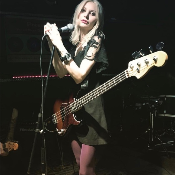 Follow me @thejennievee on IG - Picture 4 of 4